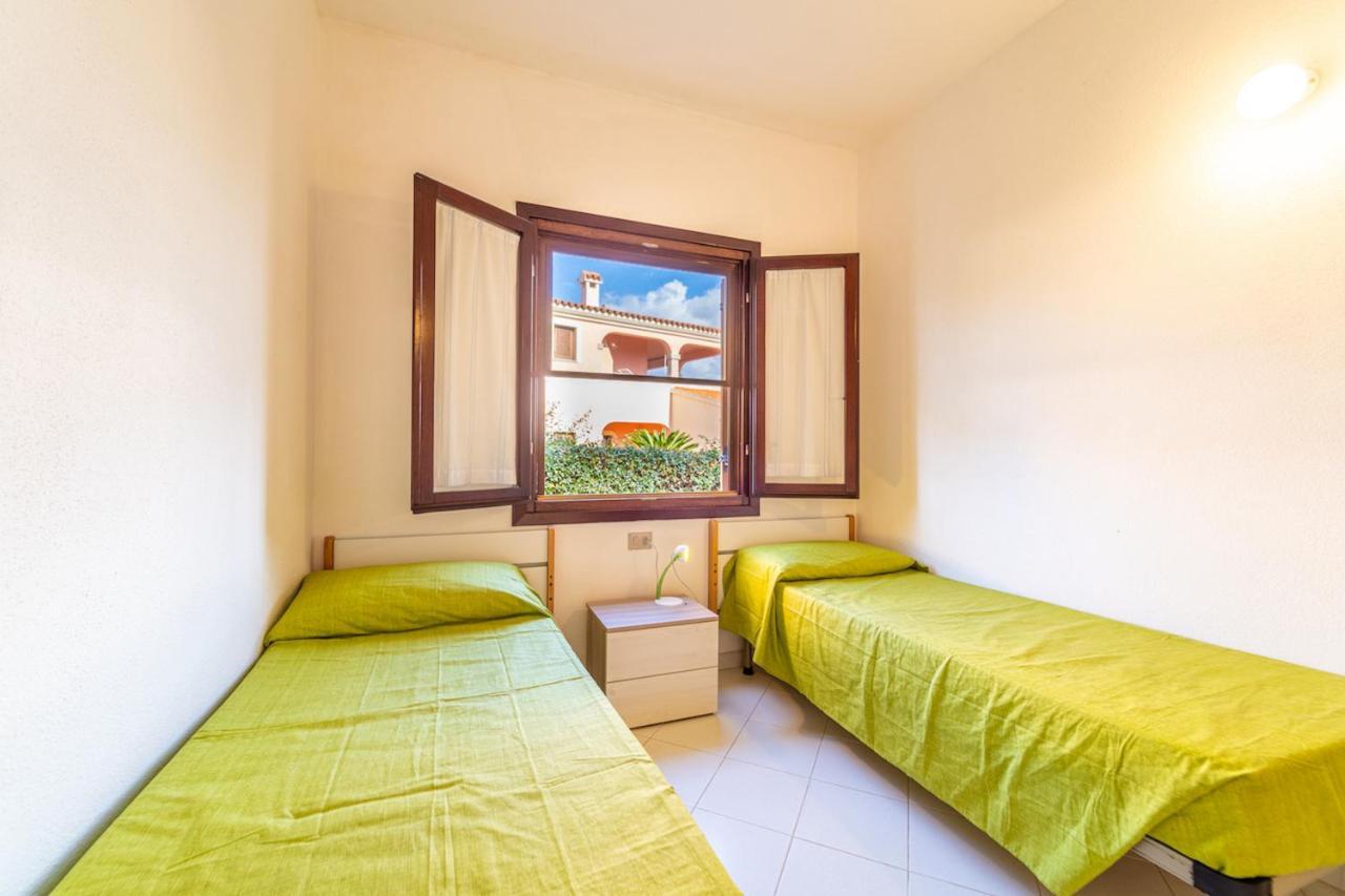 Iss Travel, Ambra Apartments - 800 M From La Cinta Beach サン・テオドーロ エクステリア 写真